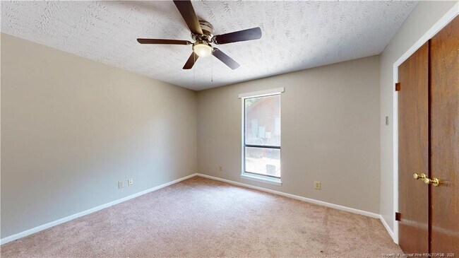 Building Photo - 707 Hedgelawn Way
