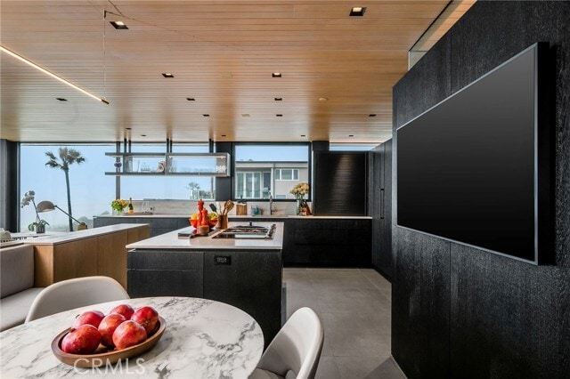 Building Photo - 4320 The Strand