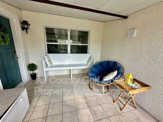 Building Photo - 515 15th Ave W