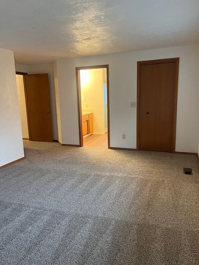Building Photo - 3 Bedroom 2 Bath House