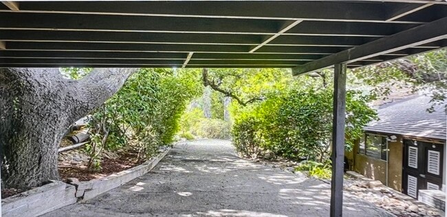 Building Photo - 2105 Via Venado St