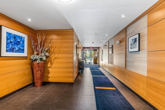 Building Photo - 446 Belgrade Ave