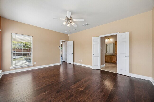 Building Photo - 9865 Tanglebrush Dr