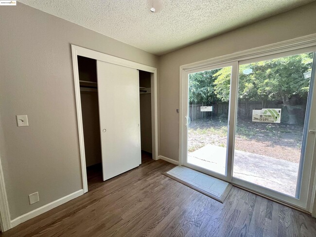 Building Photo - 3619 De Ovan Ave