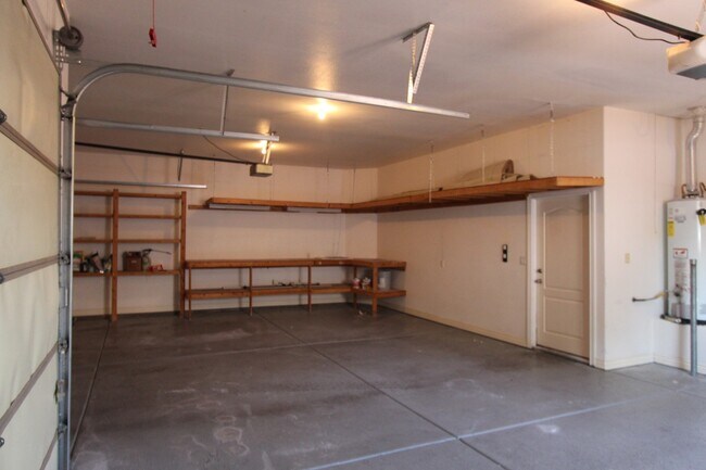 Building Photo - Spacious 3-Bed, 2-Bath Home with Open Floor Plan and Premium Amenities
