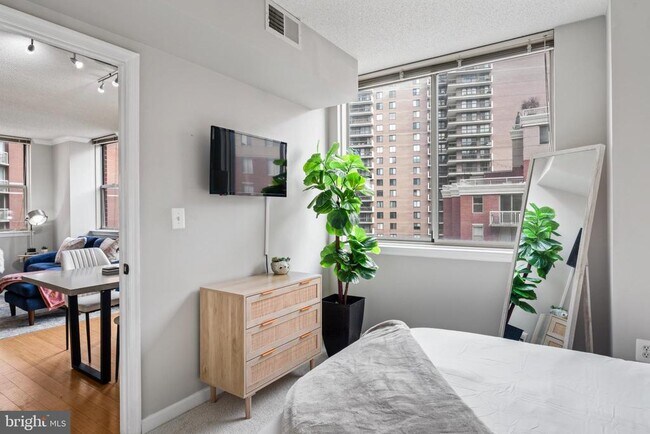 Building Photo - 3835 9th St N