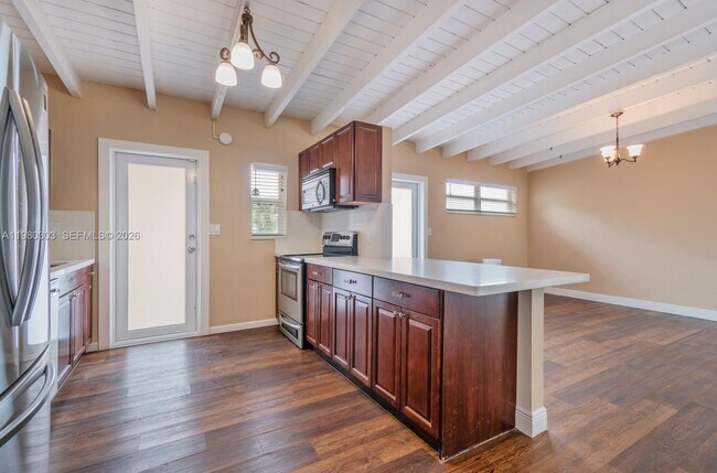 Building Photo - 3137 SW 15th St