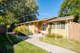 Building Photo - Updated 2 Bedroom Home in Quiet Neighborhood