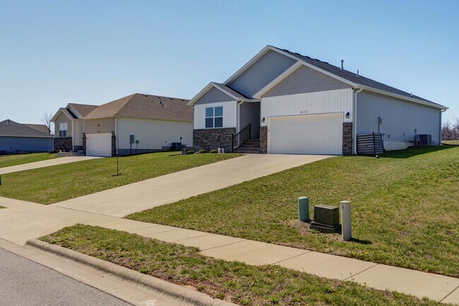Building Photo - Charming 3 bedroom in Nixa schools!