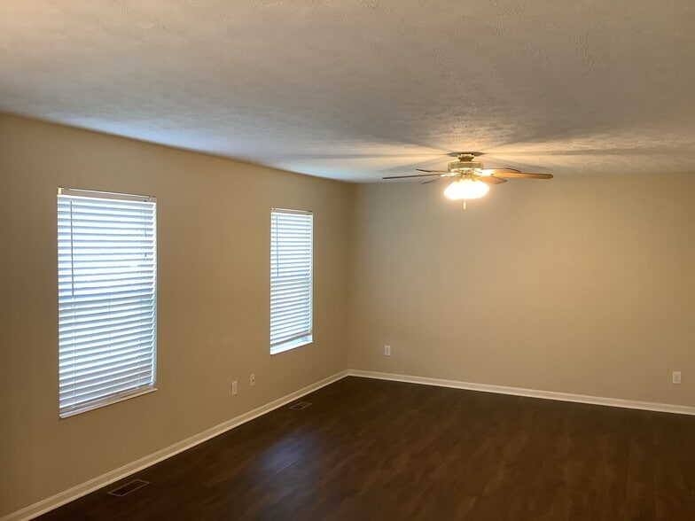 Building Photo - 557 Whispering Pines Pl