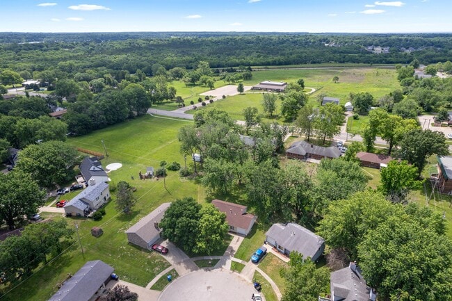Building Photo - 2834 SE Glenside Ct