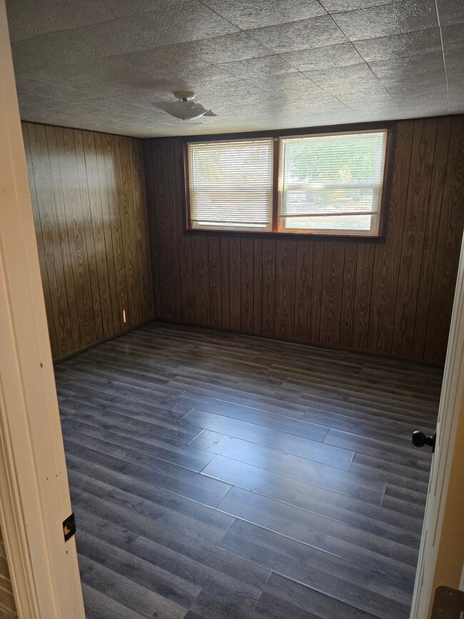 Building Photo - 4 bedroom, 2 Bathroom Home located in Wood...
