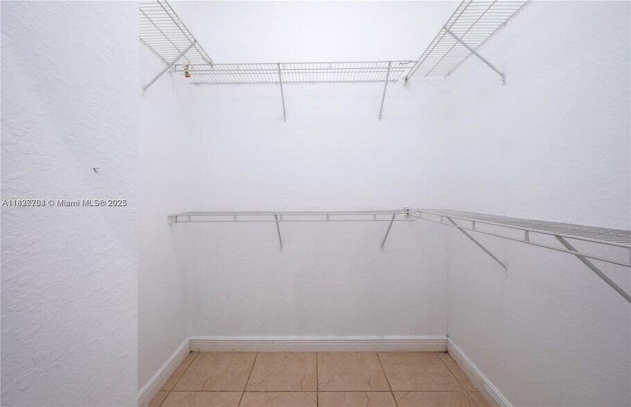 Building Photo - 4949 SW 134th Ave