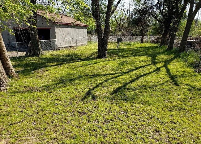 Building Photo - 2 Bed / 1 Bath Home for Rent – $1,000/mo + $1,000 Deposit