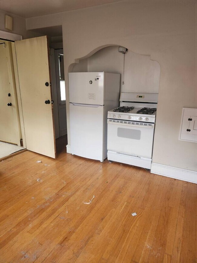 Building Photo - 2330 N 61st St