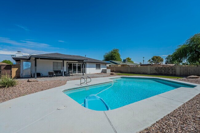 Building Photo - 321 E Fremont Dr