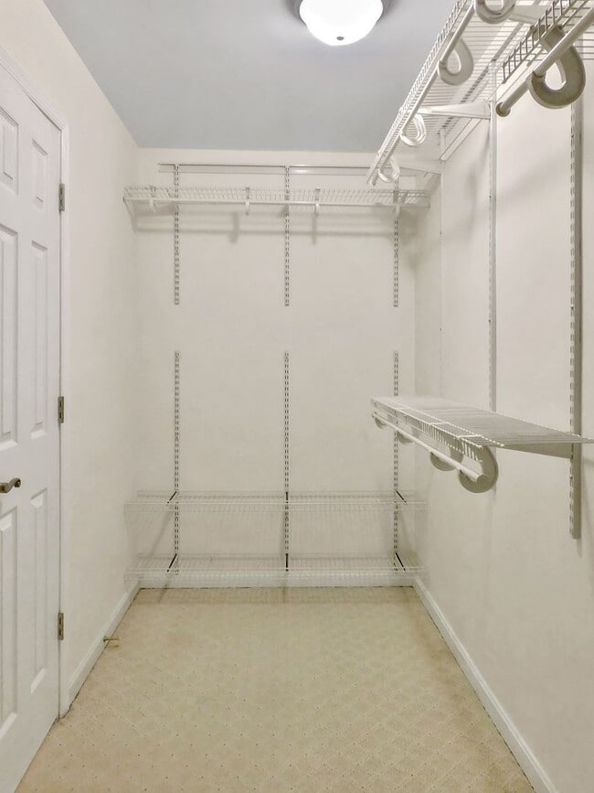 Building Photo - 48145 Mayflower Dr