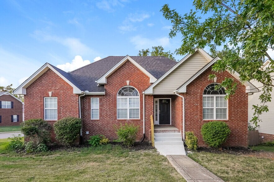 Primary Photo - 278 Iris Dr
