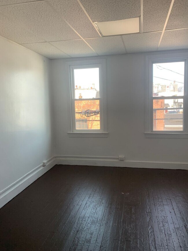 Building Photo - York City-4 Bedroom 1 Bath House