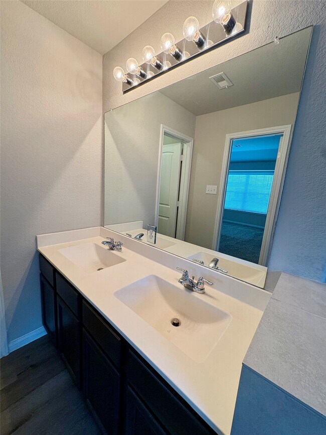 Building Photo - 25364 Grotto Falls Ln