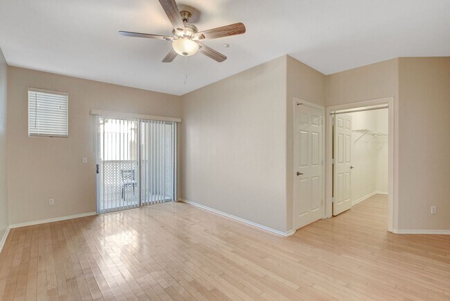 Building Photo - Beautiful  2bed 2bath Gated Community