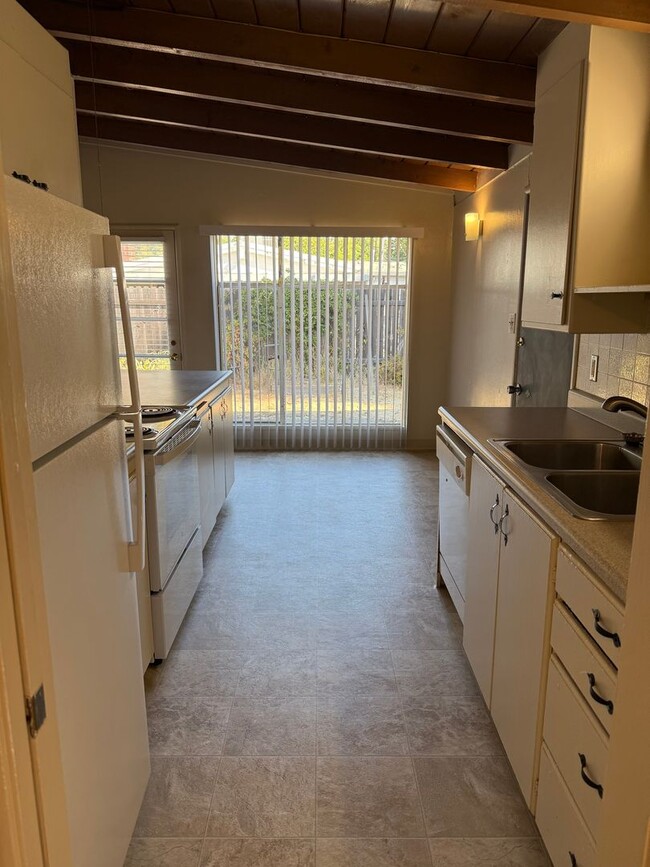 Building Photo - Charming Pet Friendly 3-Bedroom in Quiet Cul-de-sac-$750 OFF FIRST MONTH'S RENT!!!