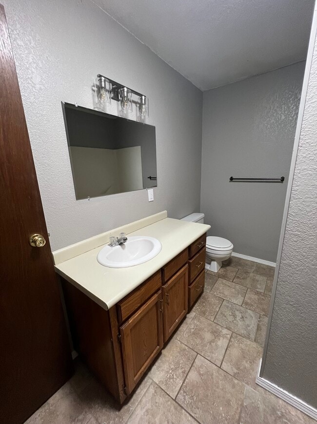 Bathroom (1of2) - 374 Willow St