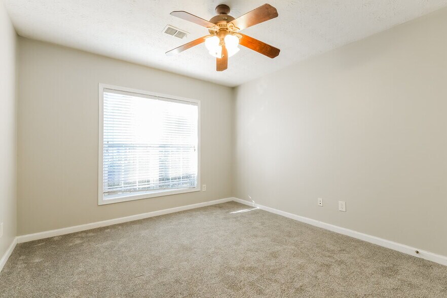 Building Photo - 555 The Blvd