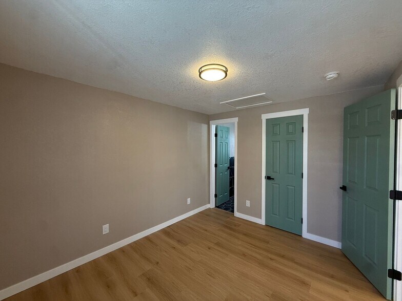 Building Photo - 39 Sunflower Rd