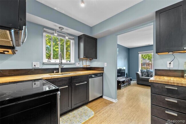 Building Photo - 1570 Streamwood Ct