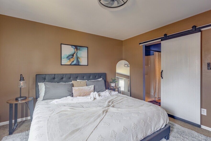 Building Photo - 302 Lampros Ct