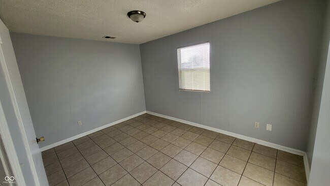 Building Photo - 6149 Commodore Dr