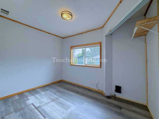 Building Photo - 5660 SE 125th Ave