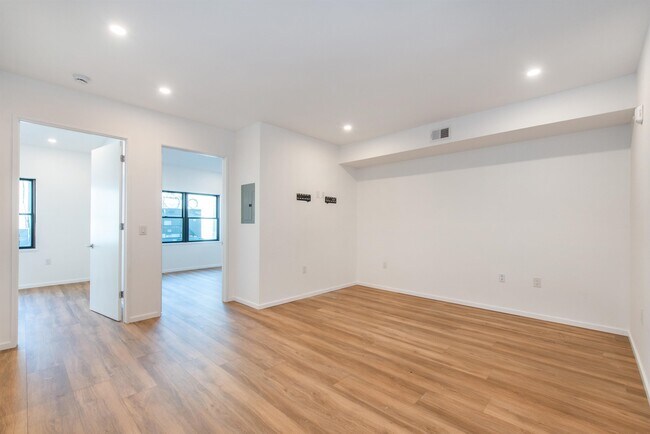 Building Photo - 206 Harrison Ave