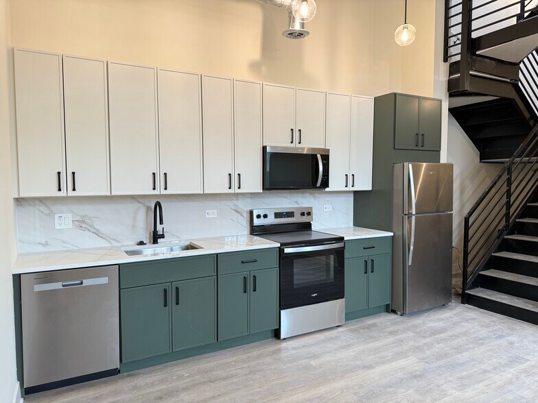 Building Photo - 1453 Maple Ave