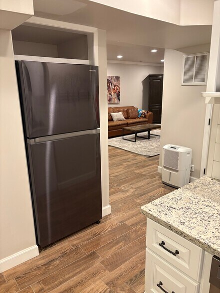 Building Photo - 18 Bayberry Ln