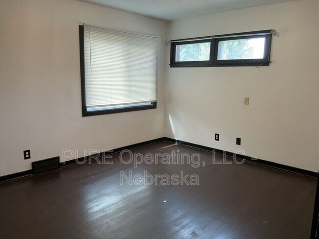 Building Photo - 5236 Ames Ave