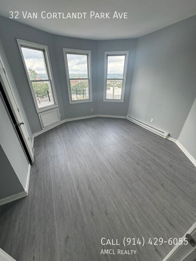 Building Photo - 32 Van Cortlandt Park Ave