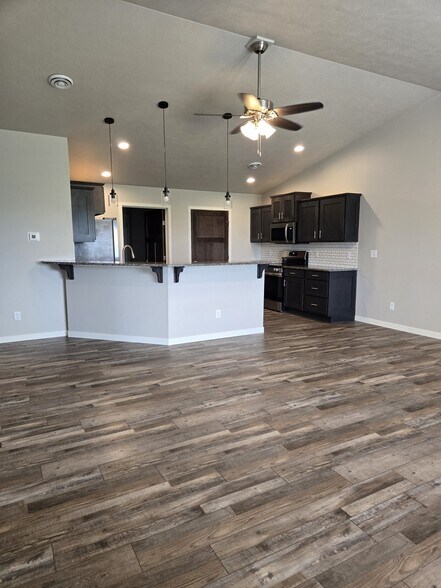 Building Photo - 1407 W 20th Ave