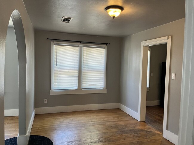 Building Photo - Charming 2-Bedroom Home near Uptown.