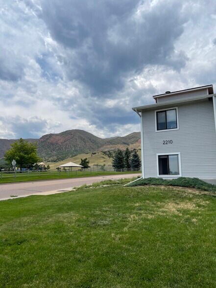 Building Photo - 2210 Split Rock Dr