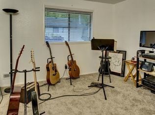 Building Photo - Beautiful 2 story Townhome in Juanita Kirk...