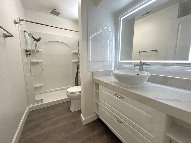 Building Photo - OAK CREEK DR UNIT D ONTARIO 91761  (2 BED / 2 BATH)