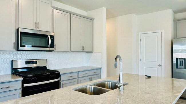 Building Photo - 690 Gabby Pt SW