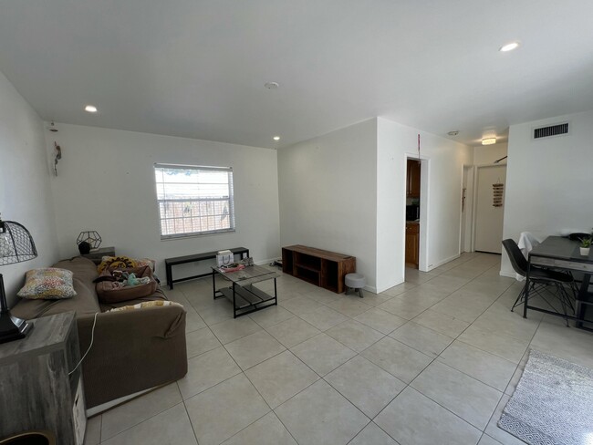 Building Photo - 1130 NE 3rd Ave