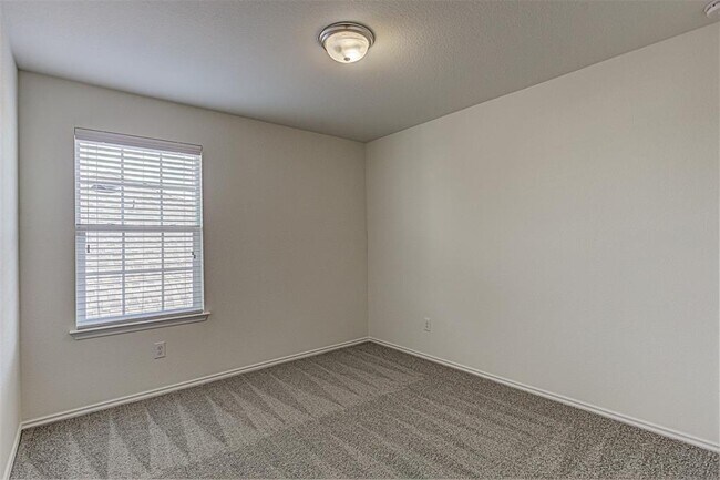 Building Photo - 339 Alamosa Dr
