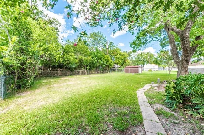Building Photo - 405 Bellmar Ln