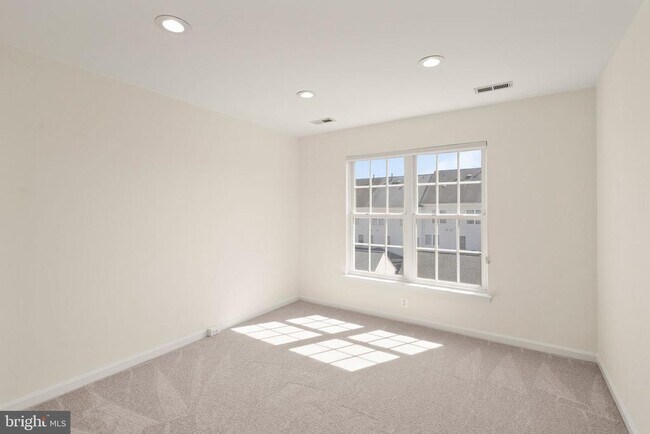 Building Photo - 42465 Regal Wood Dr