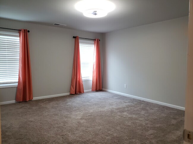 Building Photo - 138 Millers Ln