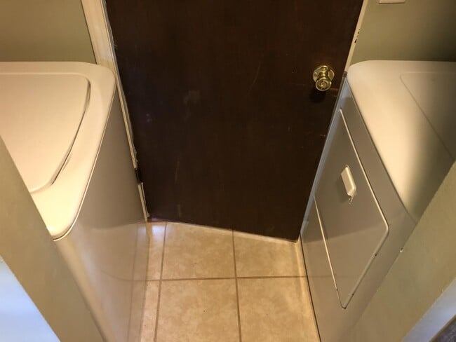 Building Photo - 6511 W Oak Hwy